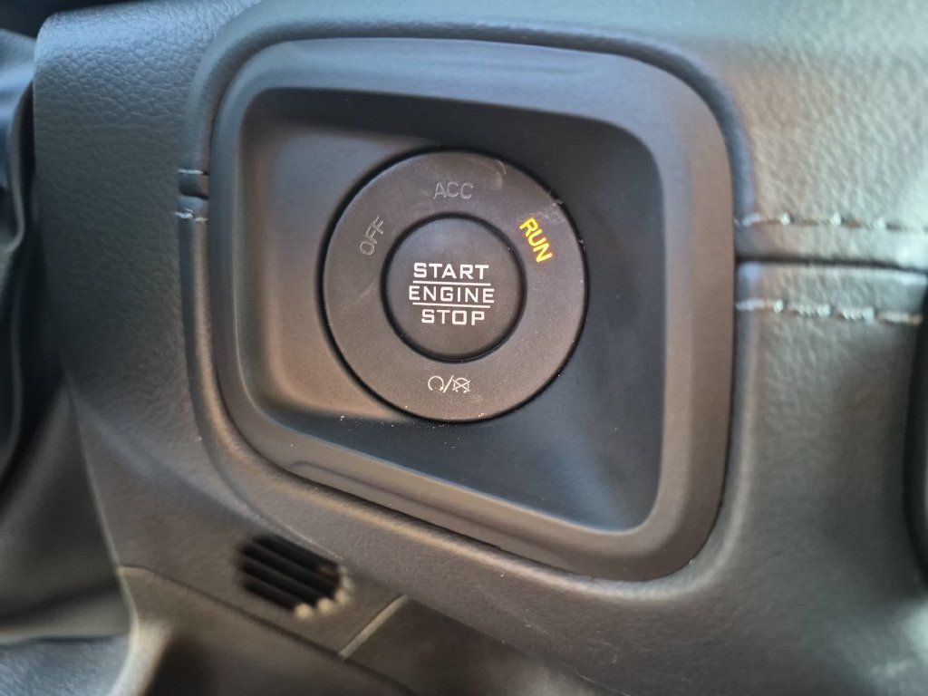 Used 2026 Jeep Wrangler Unlimited Sahara AWD/4WD image 25