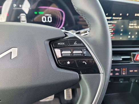 Certified 2025 Kia Niro EX Touring FWD image 24
