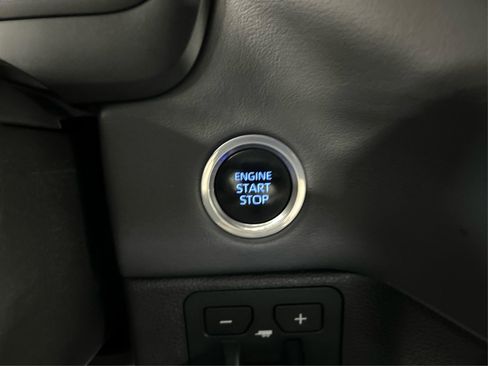 Used 2024 Toyota Tundra Platinum AWD/4WD image 28