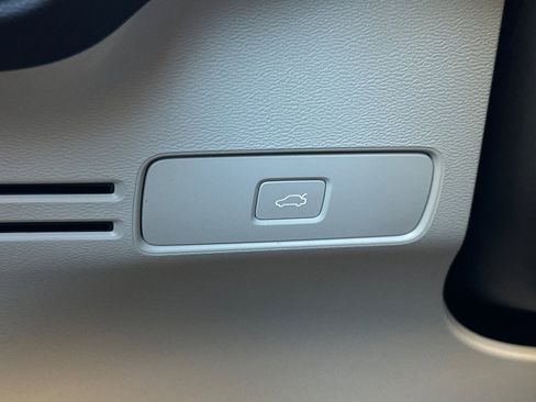 New 2026 Volvo XC40 B5 Plus w/ Protection Package Premier image 31