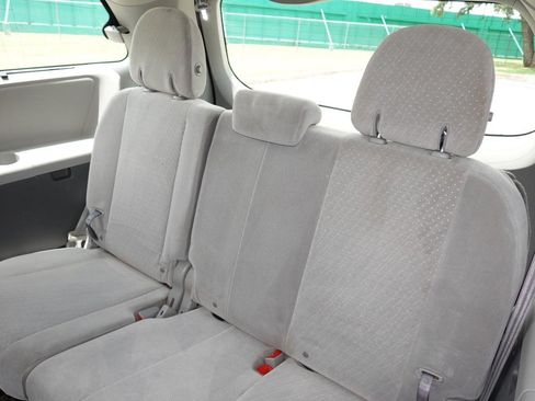 Used 2018 Toyota Sienna LE FWD image 20