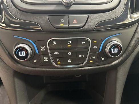 Used 2022 Chevrolet Equinox RS w/ Infotainment Package image 35