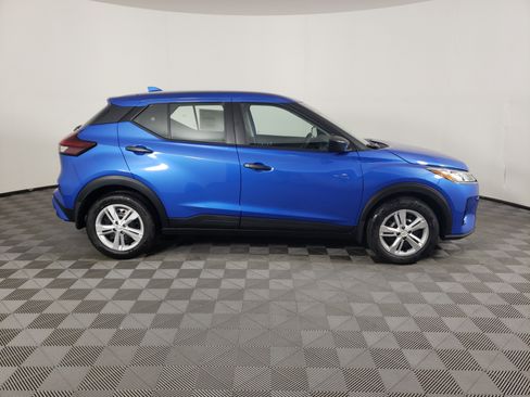 New 2025 Nissan Kicks S image 3