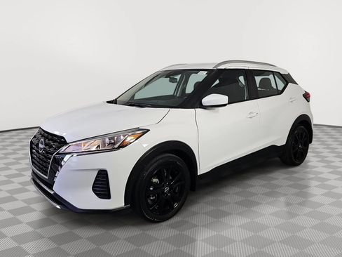Used 2024 Nissan Kicks SV FWD image 4