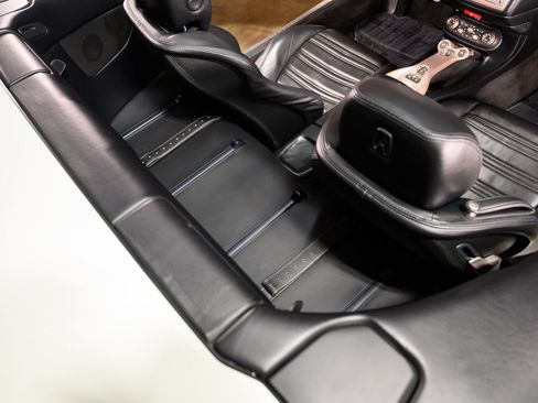 Used 2014 Ferrari California image 40