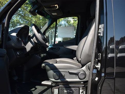 Used 2024 Mercedes-Benz Sprinter 3500 image 7