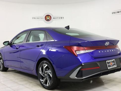 Used 2025 Hyundai Elantra Limited FWD image 4