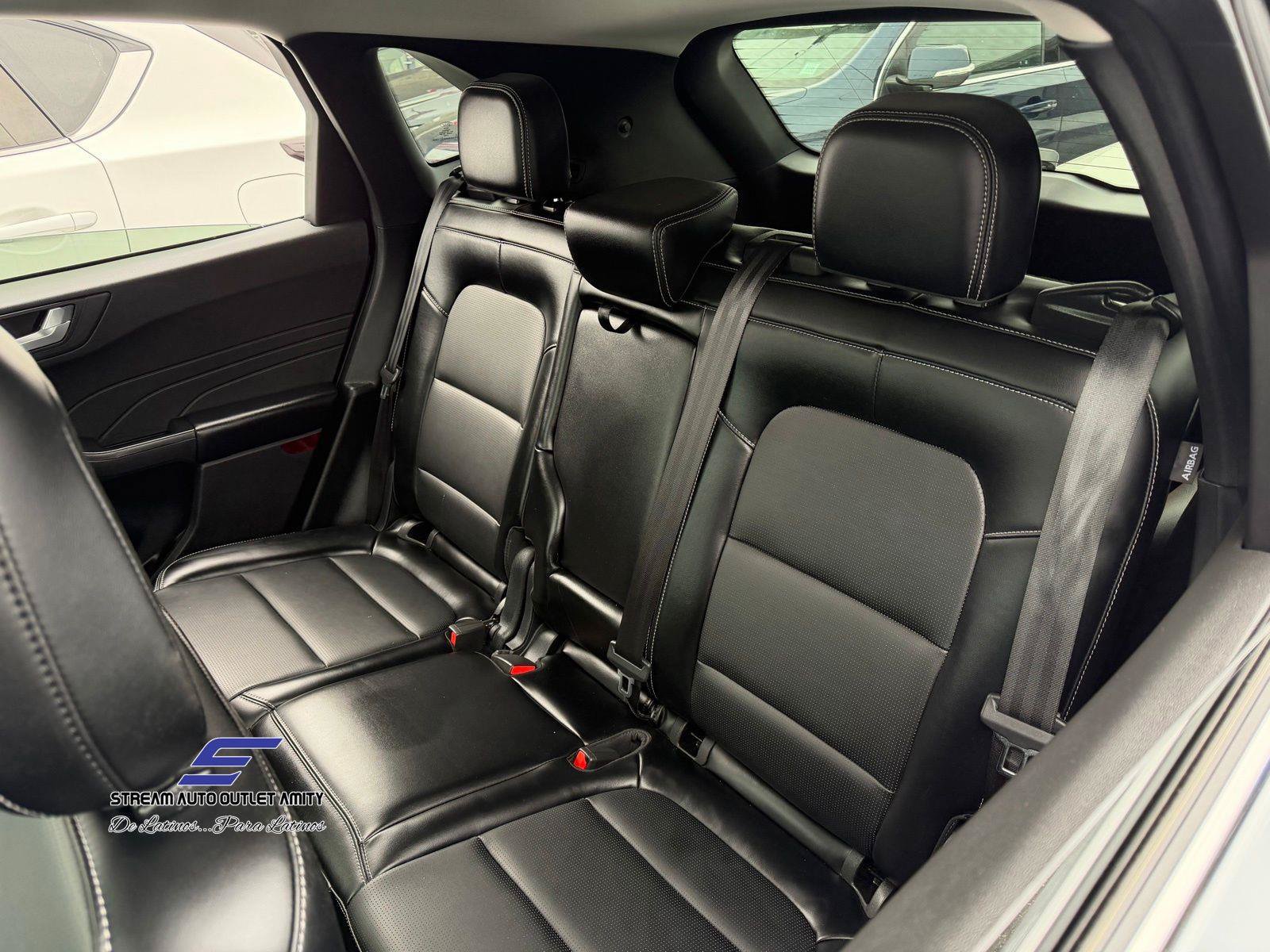 Used 2025 Ford Escape Platinum AWD/4WD image 17
