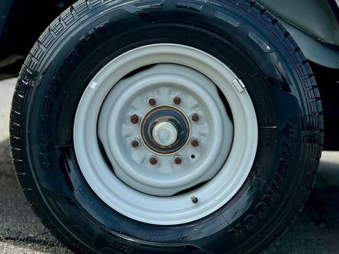 Used 2023 Ford E-350 and Econoline 350 Super Duty w/ Power Windows & Locks Group RWD image 36