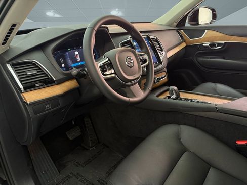 Used 2025 Volvo XC90 B6 Plus image 4