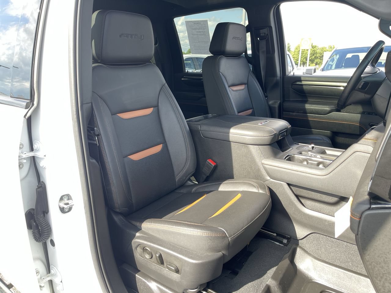 Used 2024 GMC Sierra 2500 AT4 w/ AT4 Premium Plus Package AWD/4WD image 29
