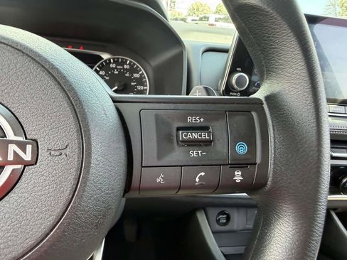 Used 2024 Nissan Rogue SV FWD image 36