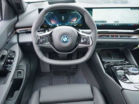 Used 2026 BMW i5 eDrive40 image 16