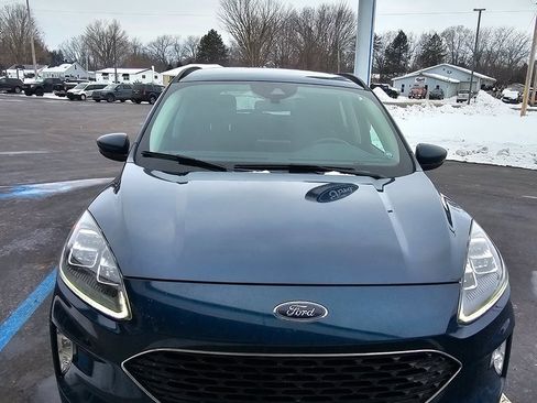 Used 2020 Ford Escape Titanium image 2