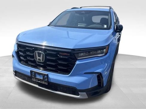 Used 2023 Honda Pilot TrailSport image 3