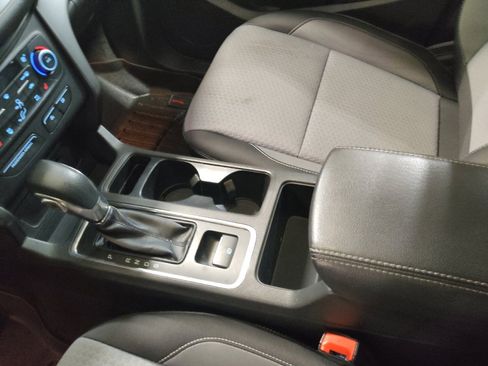Used 2018 Ford Escape SE FWD image 26