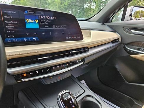 Certified 2025 Cadillac XT4 Premium Luxury image 24