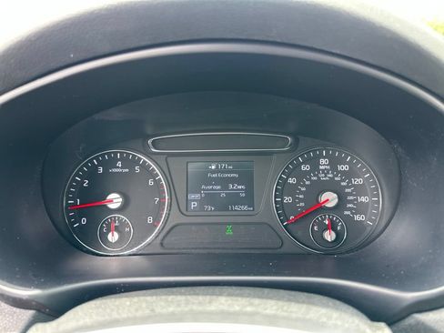 Used 2019 Kia Sorento AWD V6 image 2