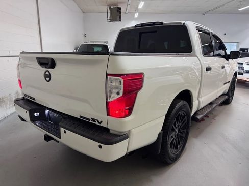 Used 2019 Nissan Titan SV w/ SV Convenience Package RWD image 3