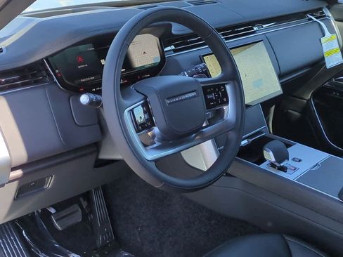 New 2025 Land Rover Range Rover Long Wheelbase SE image 2