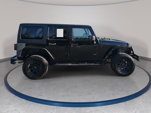 Used 2013 Jeep Wrangler Unlimited Sahara w/ Dual Top Group AWD/4WD image 4