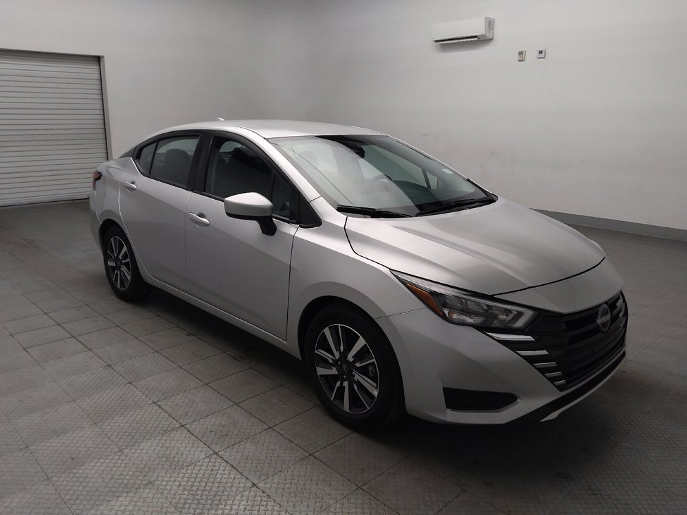 Used 2025 Nissan Versa SV FWD image 13