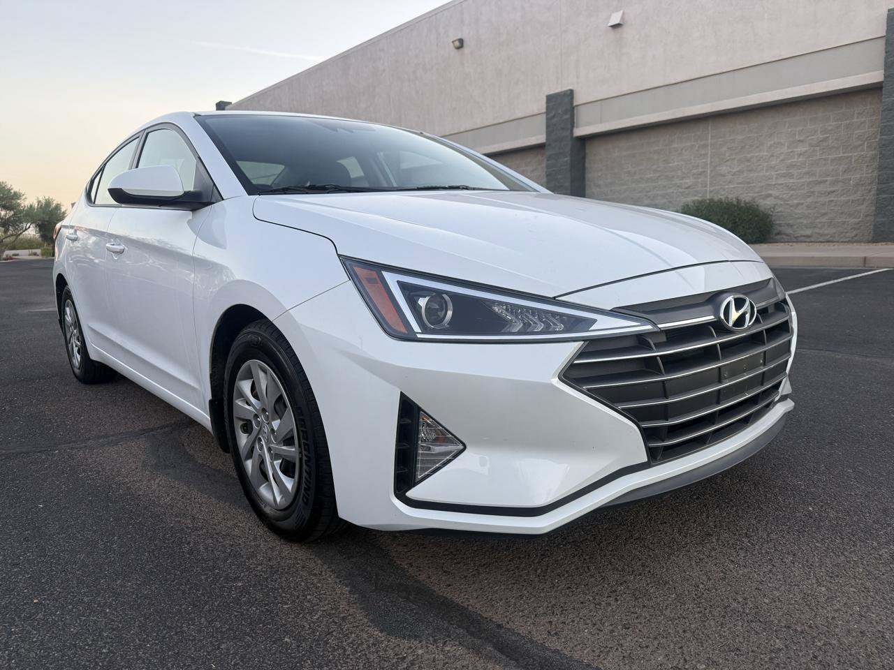 Used 2020 Hyundai Elantra SE w/ Cargo Package (C1) FWD image 1
