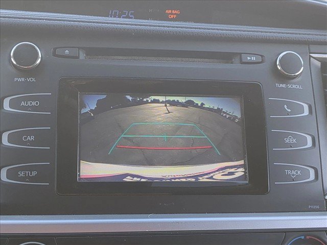 Used 2018 Toyota Highlander LE w/ Carpet Mat Package (TMS) FWD image 13
