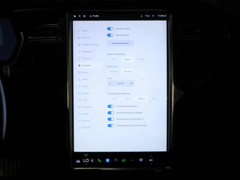 Used 2016 Tesla Model X P90D image 29