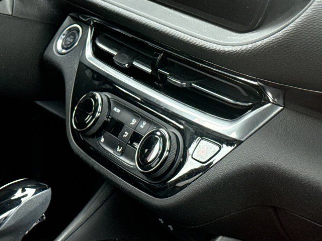 Used 2024 Buick Envista Sport Touring w/ Convenience I Package FWD image 13
