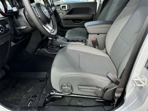 Used 2024 Jeep Wrangler Sahara image 10