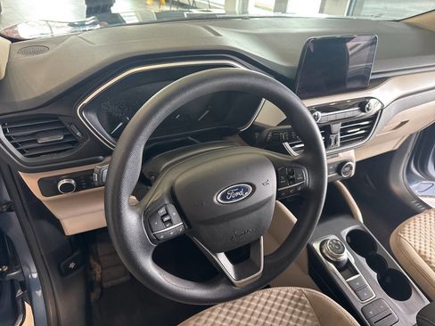 Used 2020 Ford Escape SE image 21
