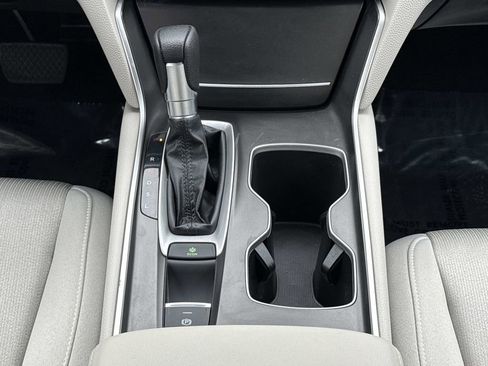 Used 2019 Honda Accord EX image 17