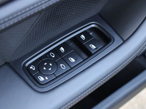 Used 2022 Porsche Taycan Turbo S image 9