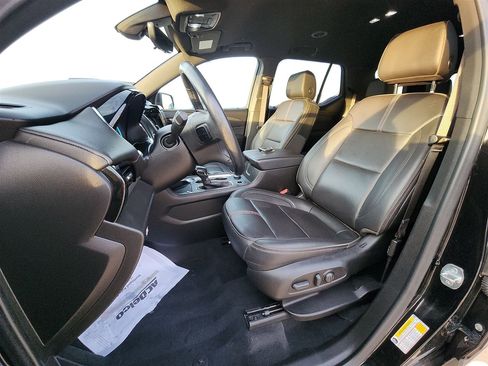 Used 2023 Chevrolet Traverse RS image 45