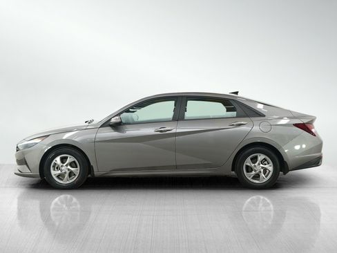Used 2023 Hyundai Elantra SE image 2