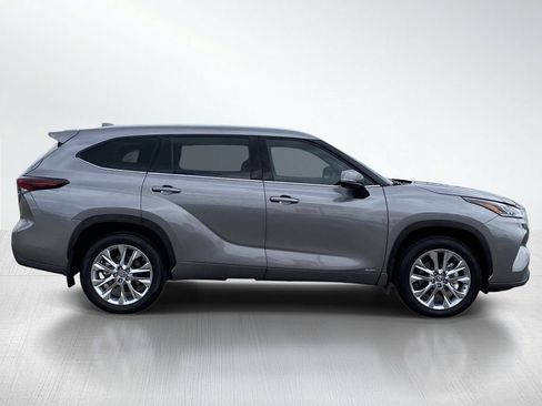 Certified 2026 Toyota Highlander Limited AWD/4WD image 10