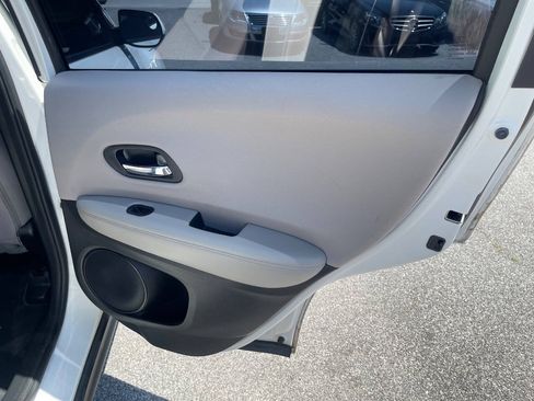 Used 2018 Honda HR-V LX image 21