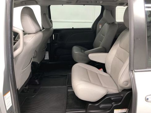 Used 2019 Toyota Sienna Limited Premium AWD/4WD image 27