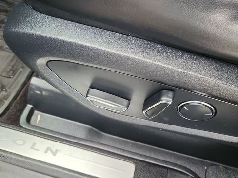 Used 2017 Lincoln MKC Reserve w/ Lincoln MKC Climate Package image 8