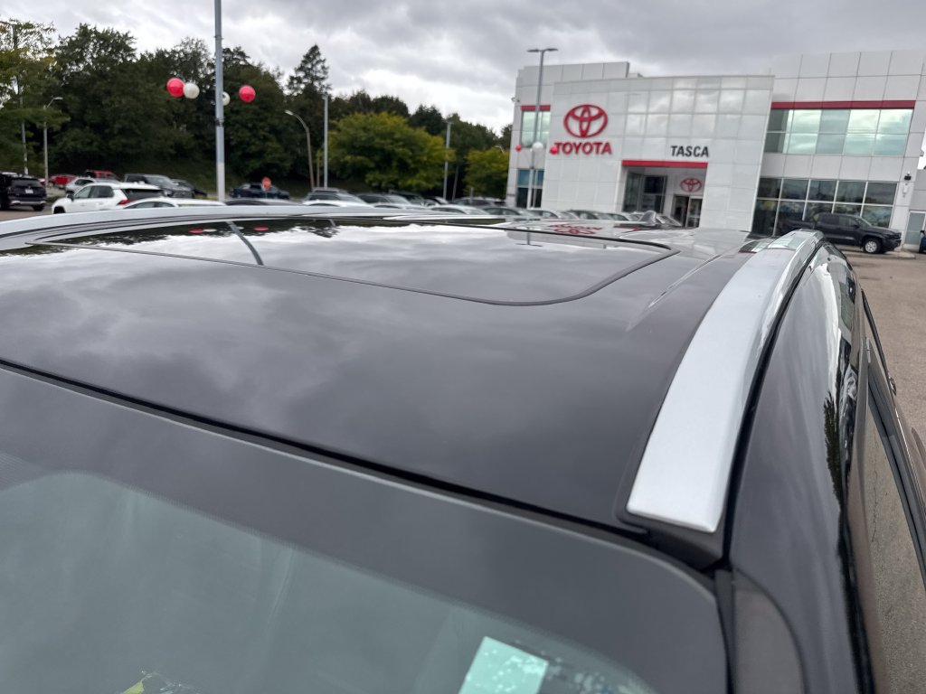Used 2024 Toyota Highlander XLE AWD/4WD image 46