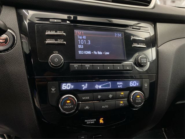 Used 2015 Nissan Rogue SV w/ SV Moonroof Package AWD/4WD image 31