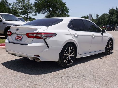 Used 2018 Toyota Camry SE FWD image 4