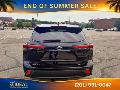 Used 2021 Toyota Highlander LE AWD/4WD image 4