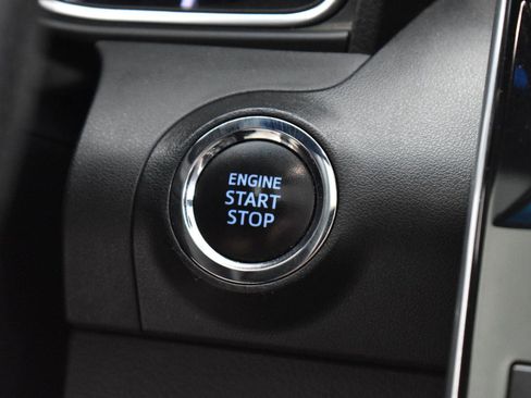 Used 2019 Toyota Avalon XSE image 25