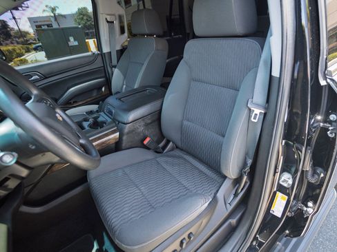 Used 2018 Chevrolet Tahoe 2WD w/ Remote Keyless Entry Package image 9