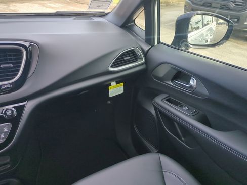 New 2026 Chrysler Voyager LX image 16