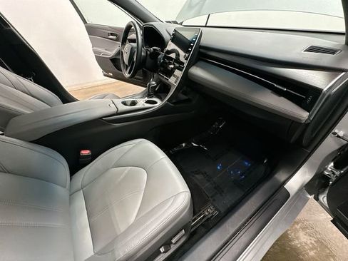 Used 2021 Toyota Avalon XLE w/ Moonroof Package FWD image 21