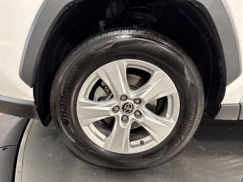 Used 2021 Toyota RAV4 XLE FWD image 2
