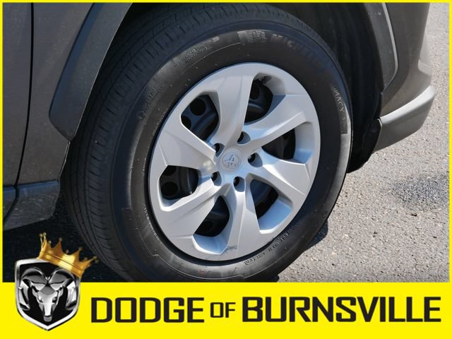Used 2025 Toyota RAV4 LE AWD/4WD image 9